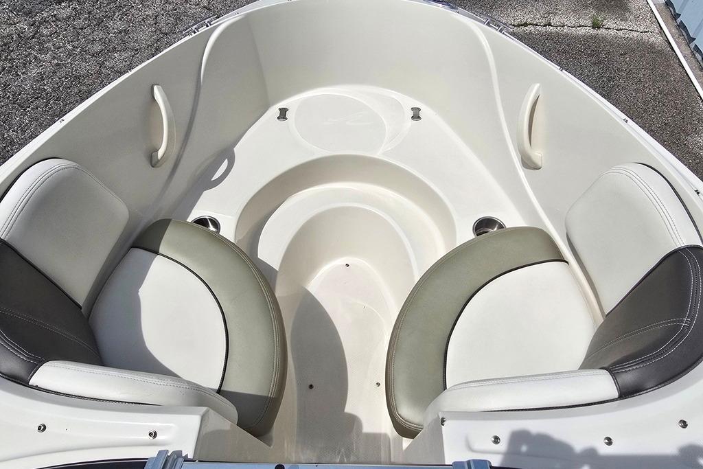 Bow seating area of a 2006 Sea Ray 185 Sport boat with cushioned seats.