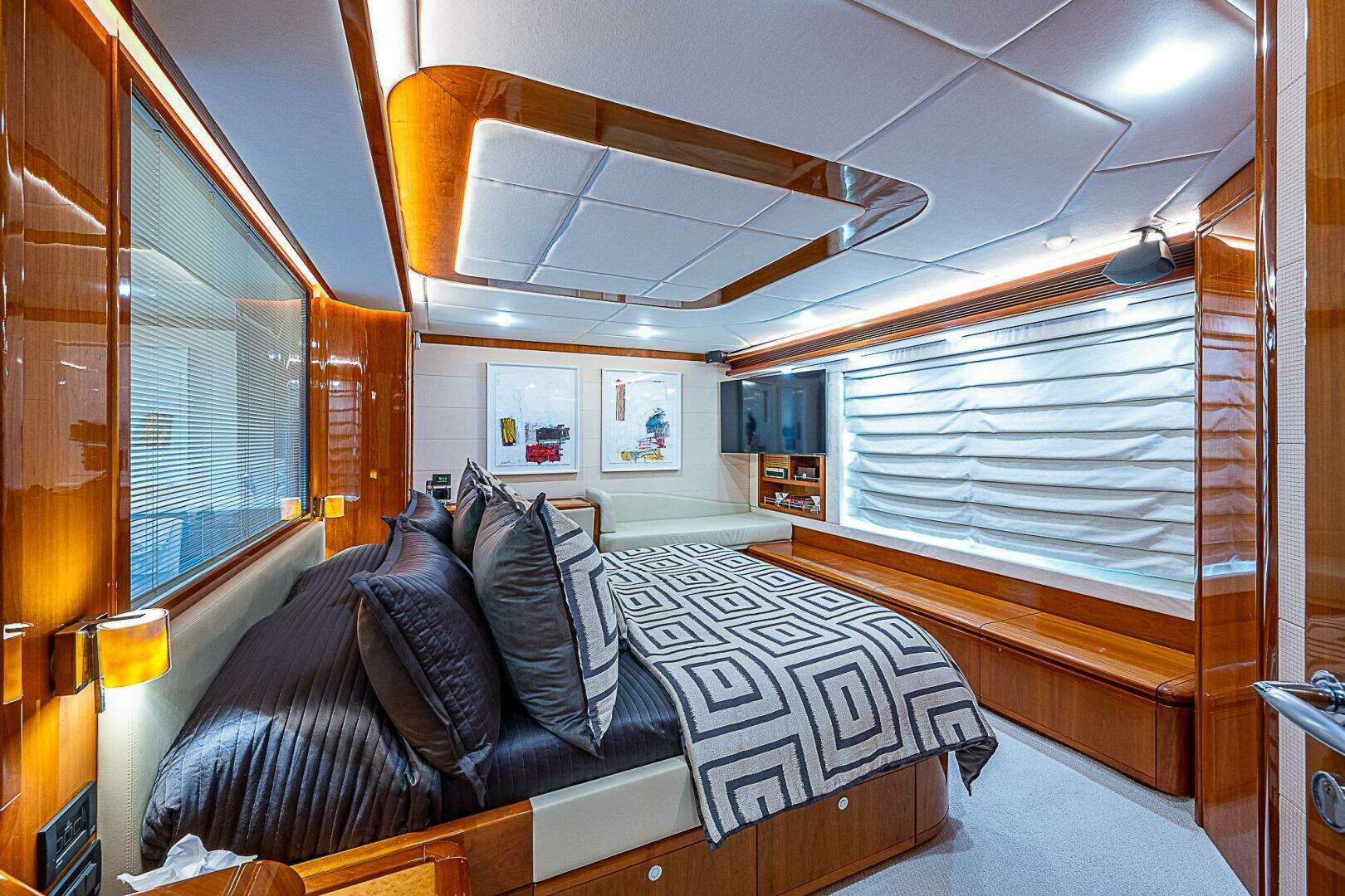 2006 Ferretti Yachts 830 - Image 78