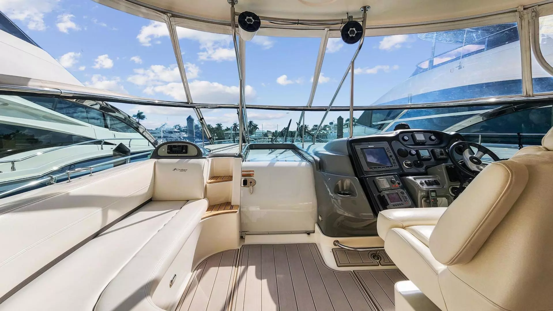 2007 Cruisers 520 Express - Image 10