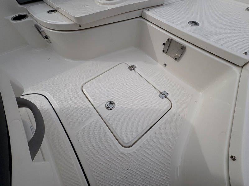 2025 Robalo 226 Cayman - 65
