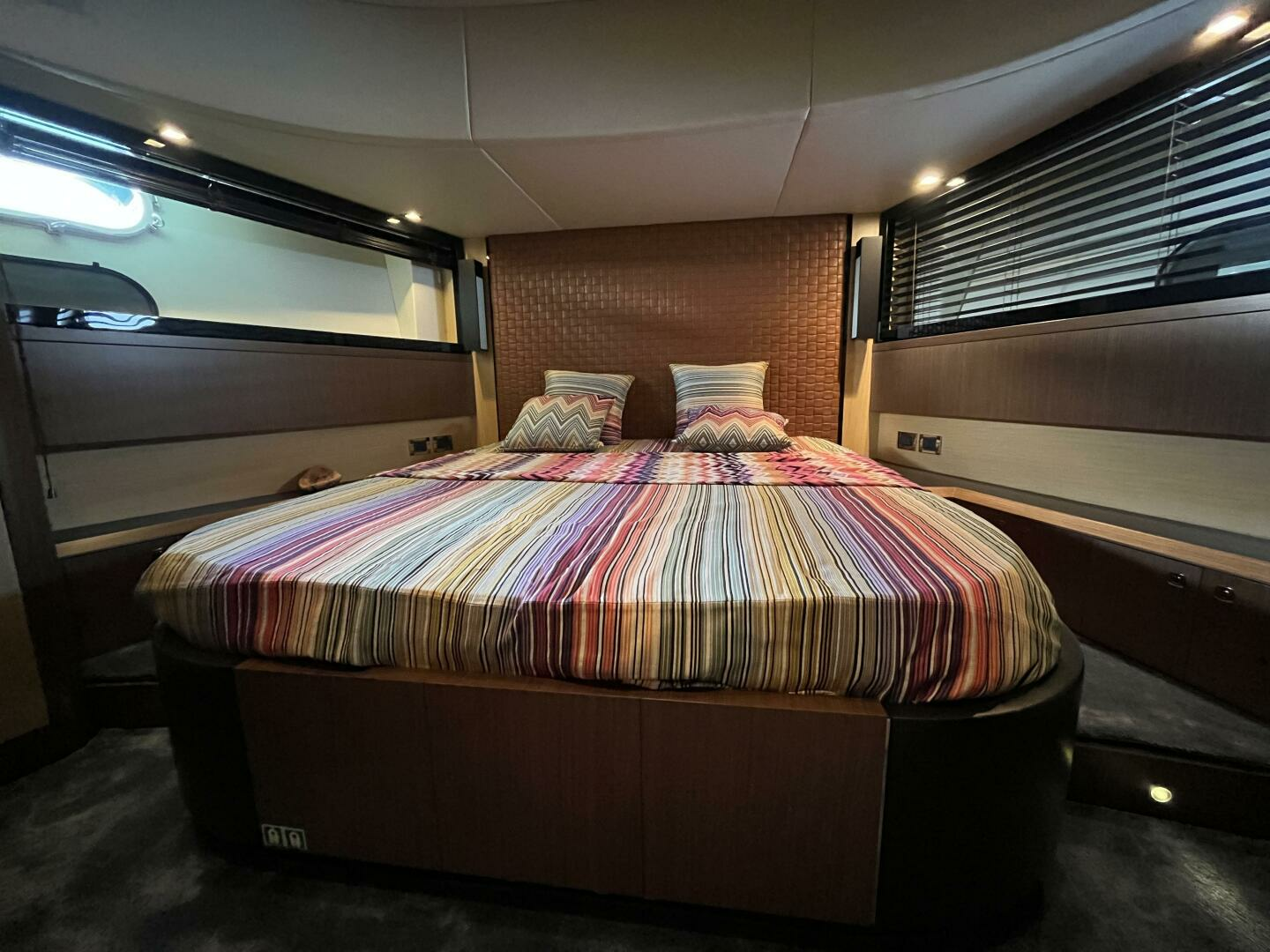 2011 Azimut Magellano 74' - Image 11