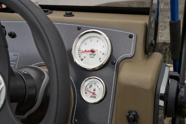 2026 Tracker Grizzly 1860 CC - 25