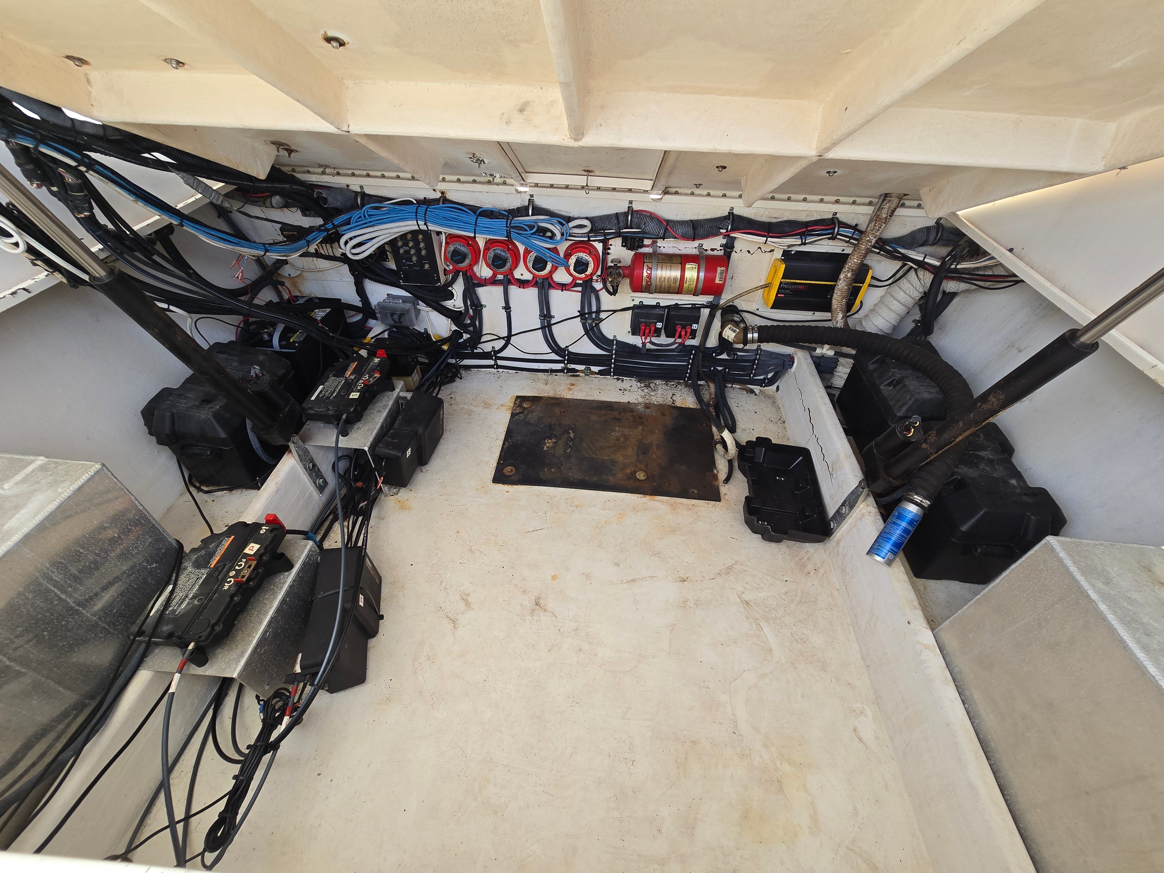 2005 Contender 35SC Express - 34