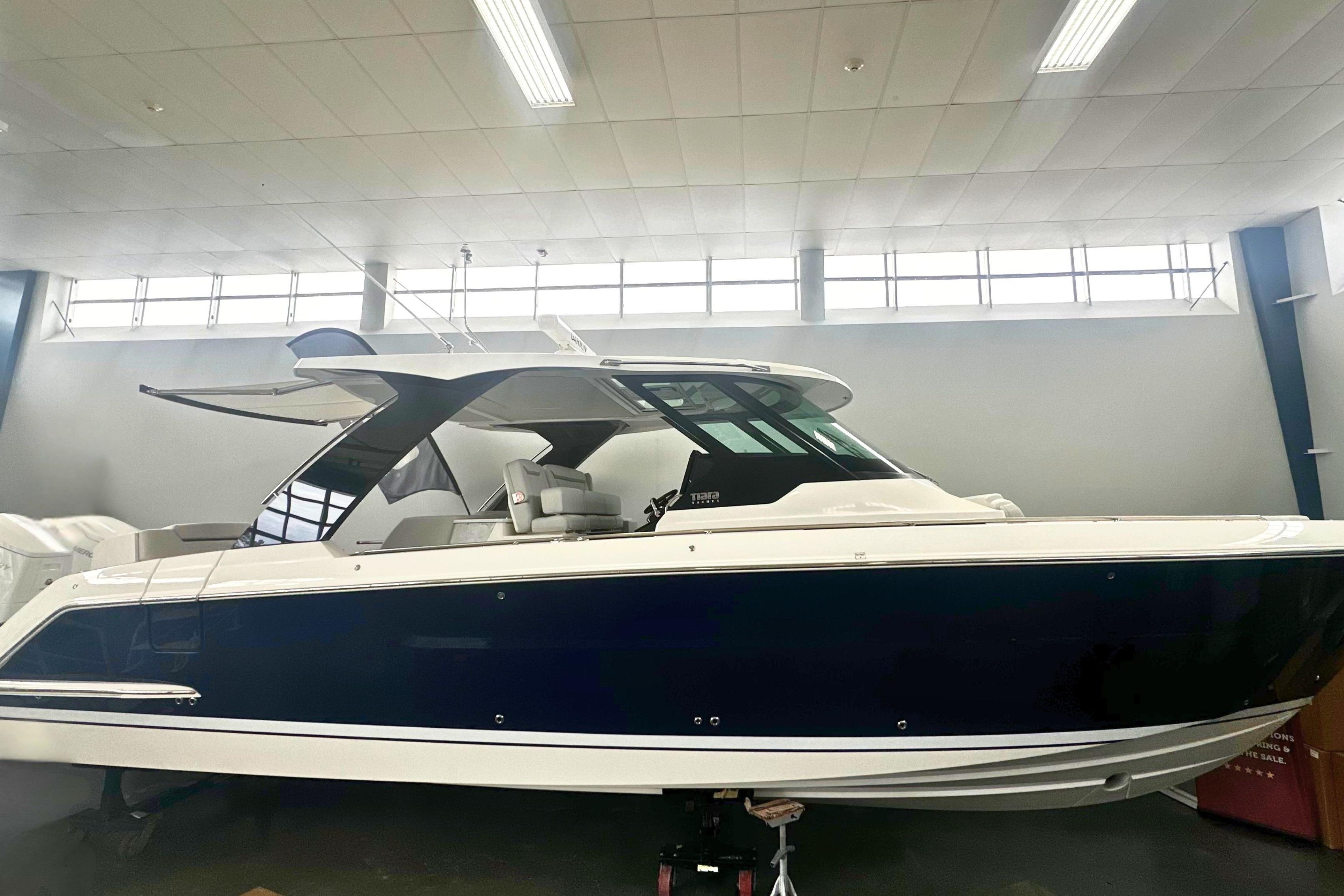 2026 Tiara Yachts 39 LS