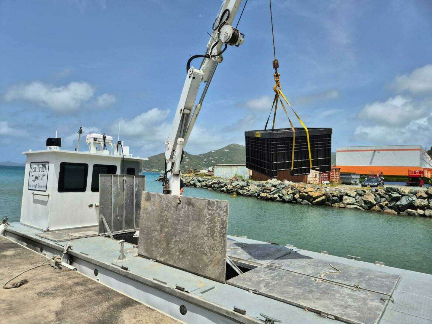 1985 Custom Aluminum Barge - Image 2