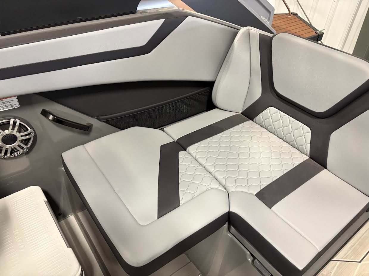 2025 Yamaha Boats 222XE - 11