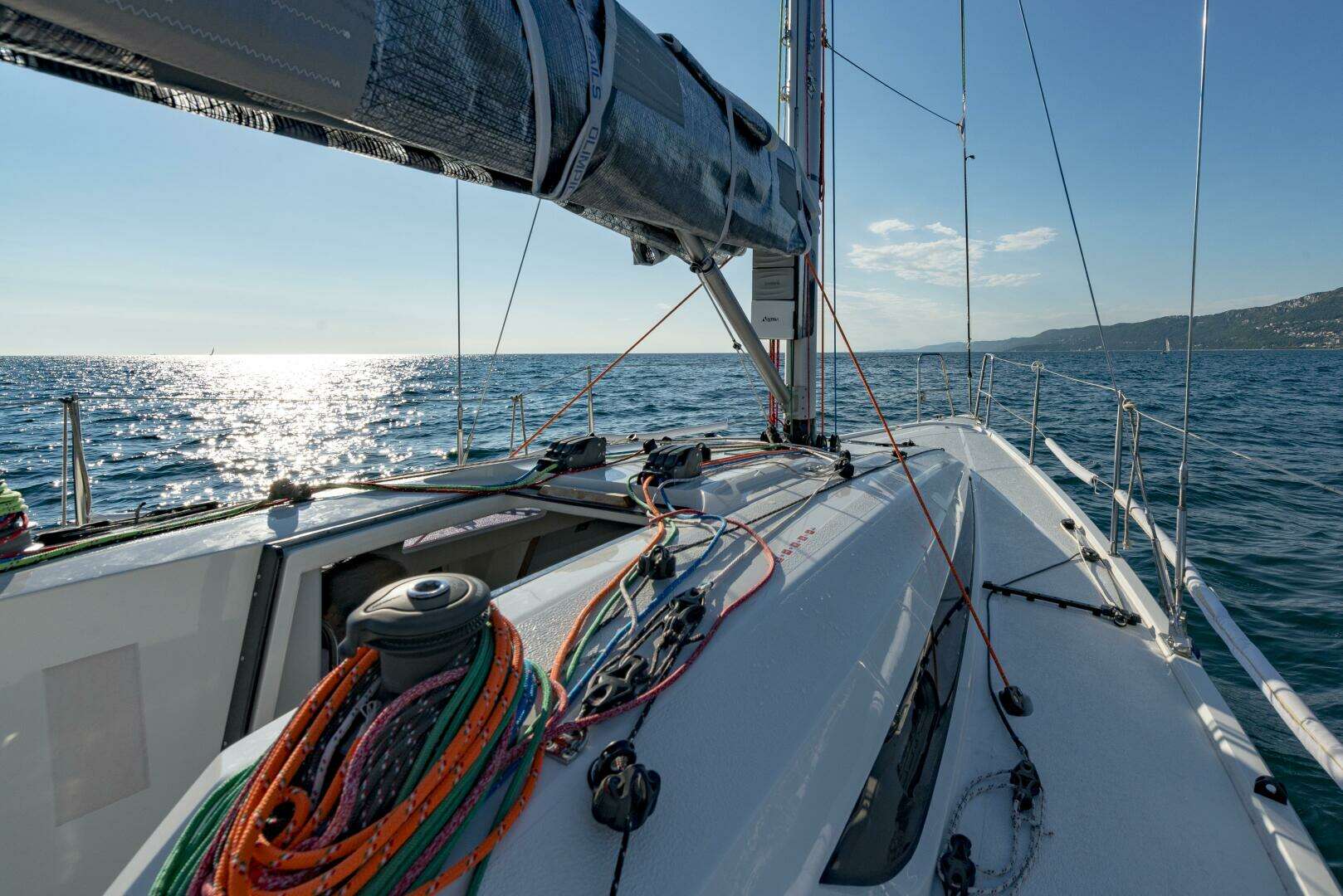 2026 Italia Yachts 9.98 - Image 9
