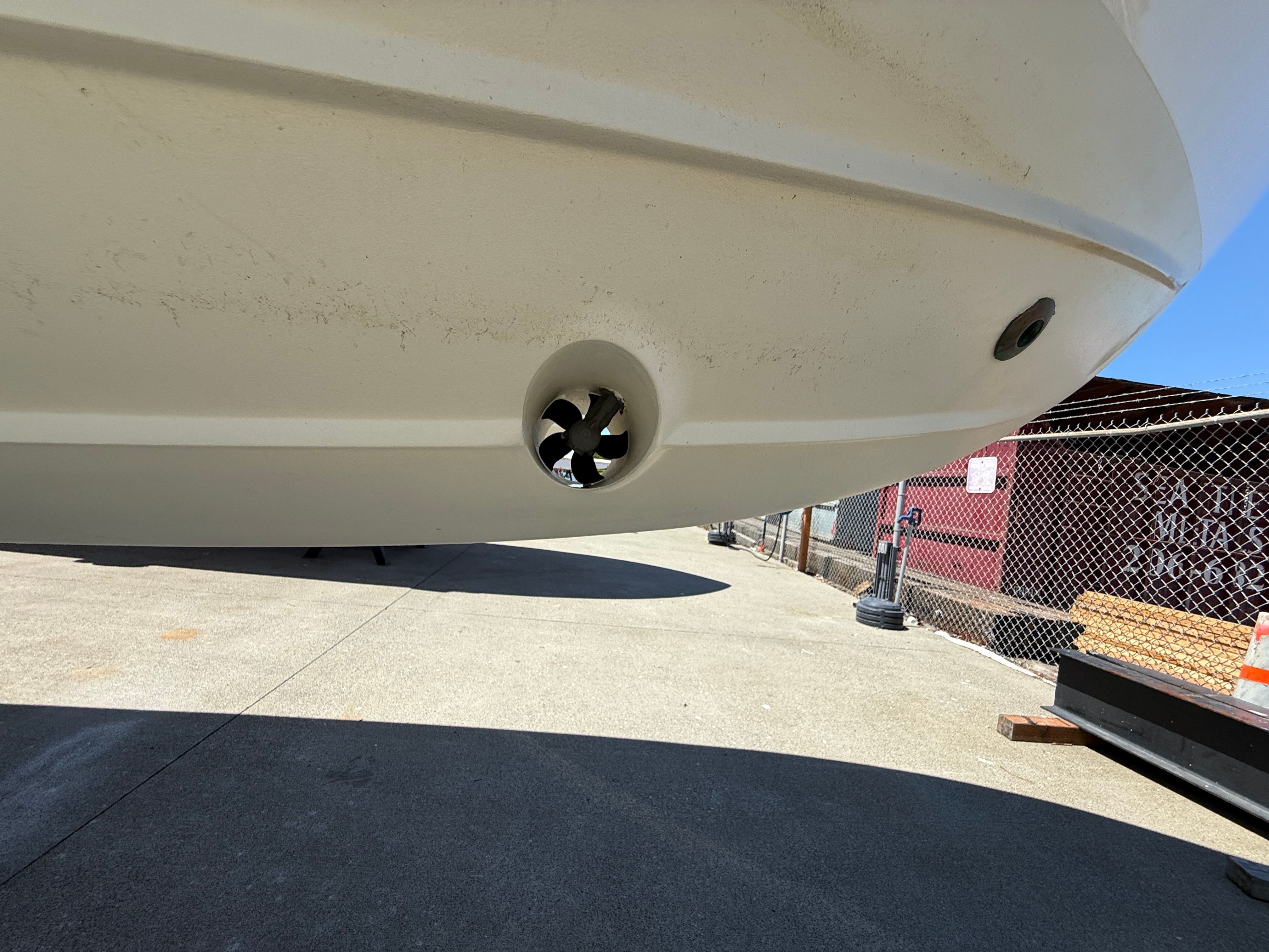The hull of a 2015 Steiger Craft 255 Chesapeake with a bow thruster is visible.