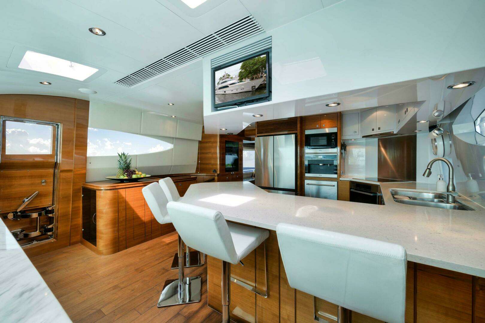 2012 Horizon P110 Tri-Deck - Image 15