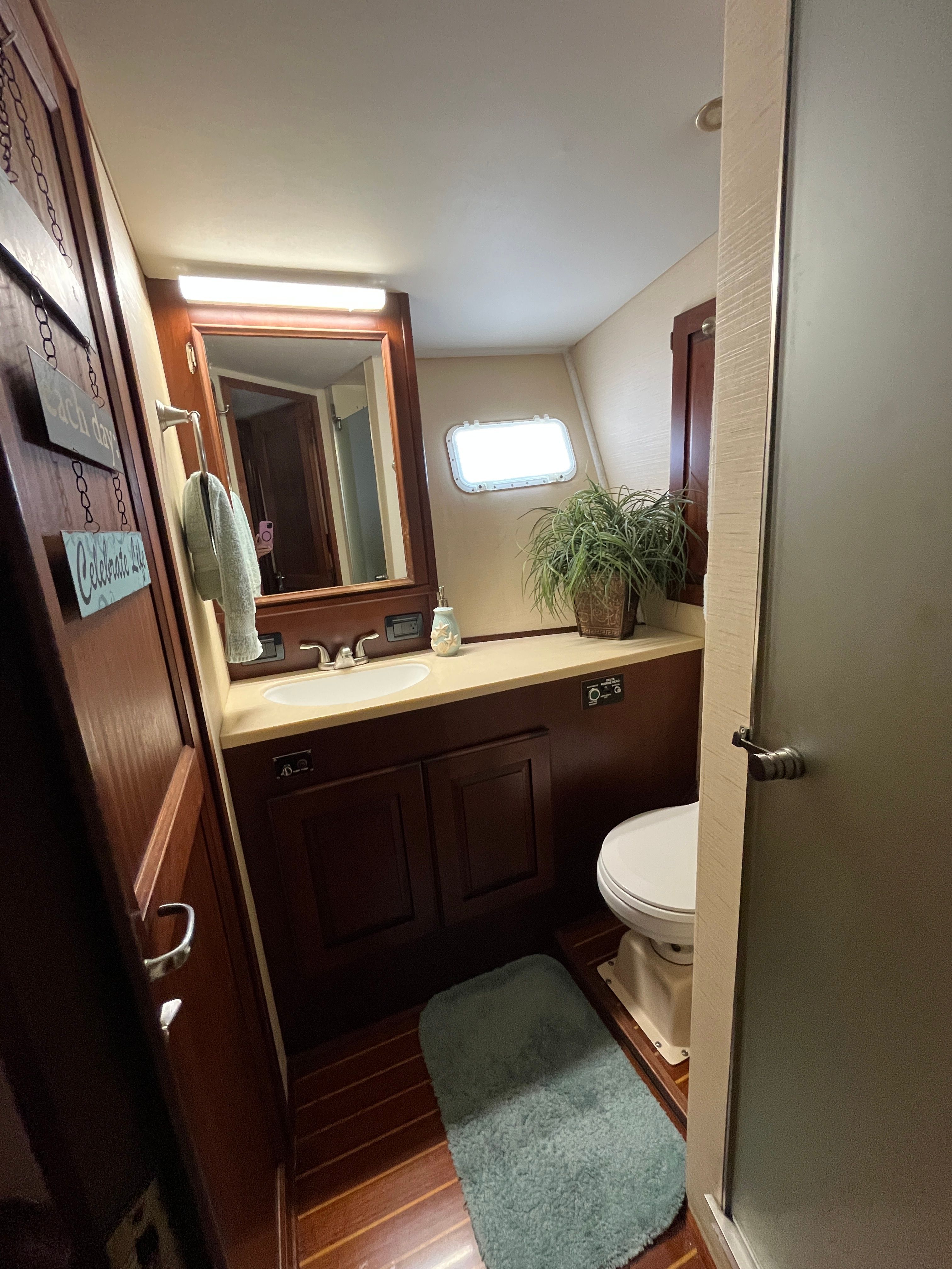 1980 Hatteras 55 Convertable - 46
