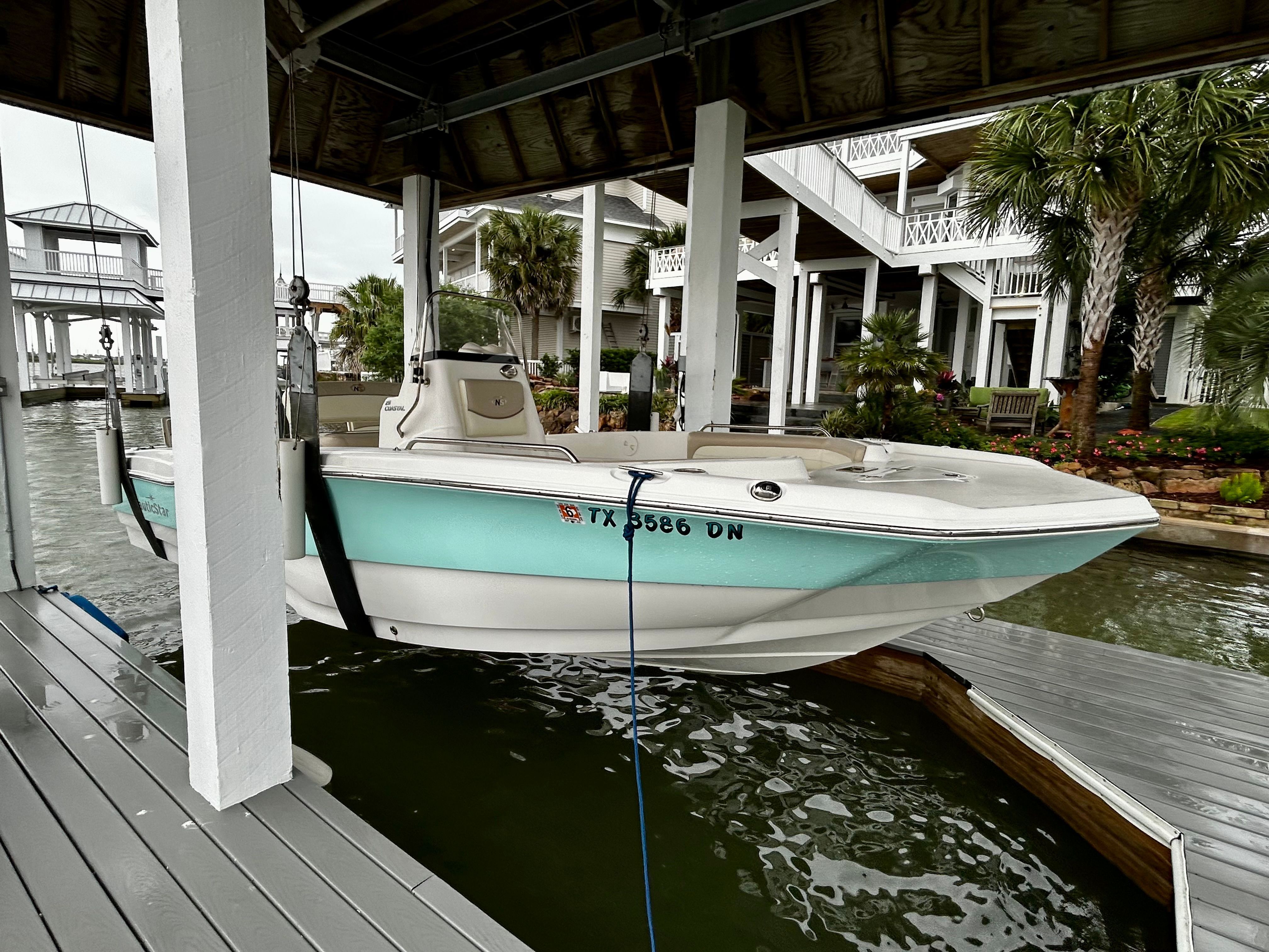 2016 NauticStar 211 Coastal - 2