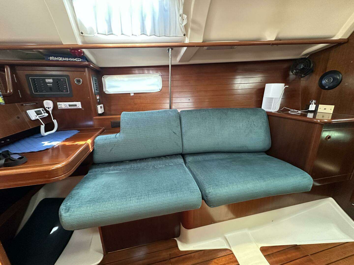 1999 Beneteau — - Image 32