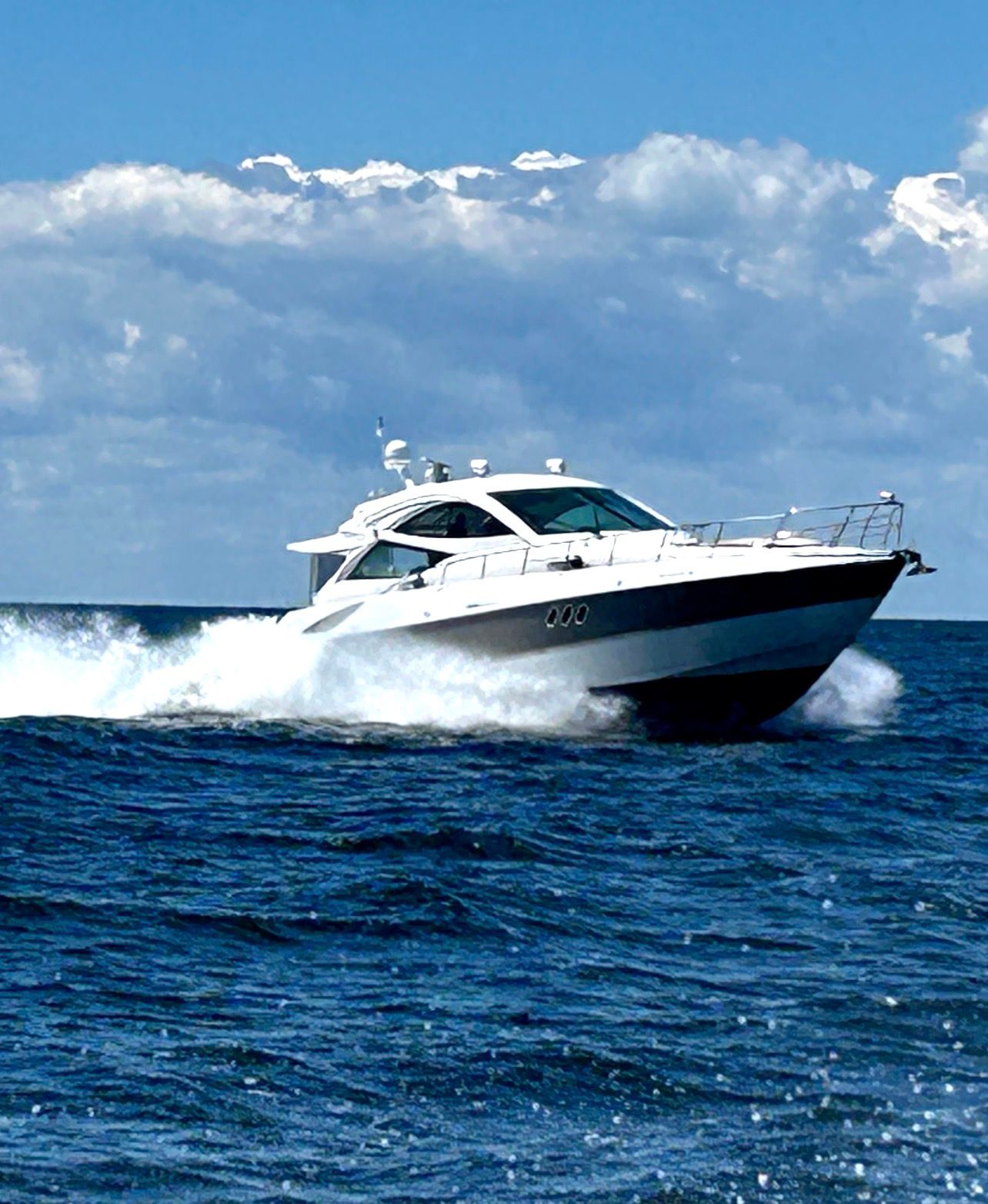2009 Cruisers Yachts 520 Sports Coupe