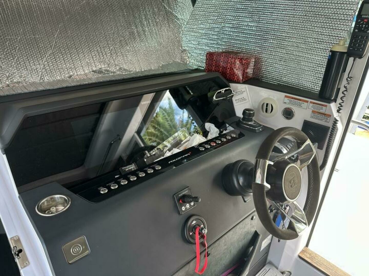 2021 Axopar 37 XC Cross Cabin Brabus - Image 14