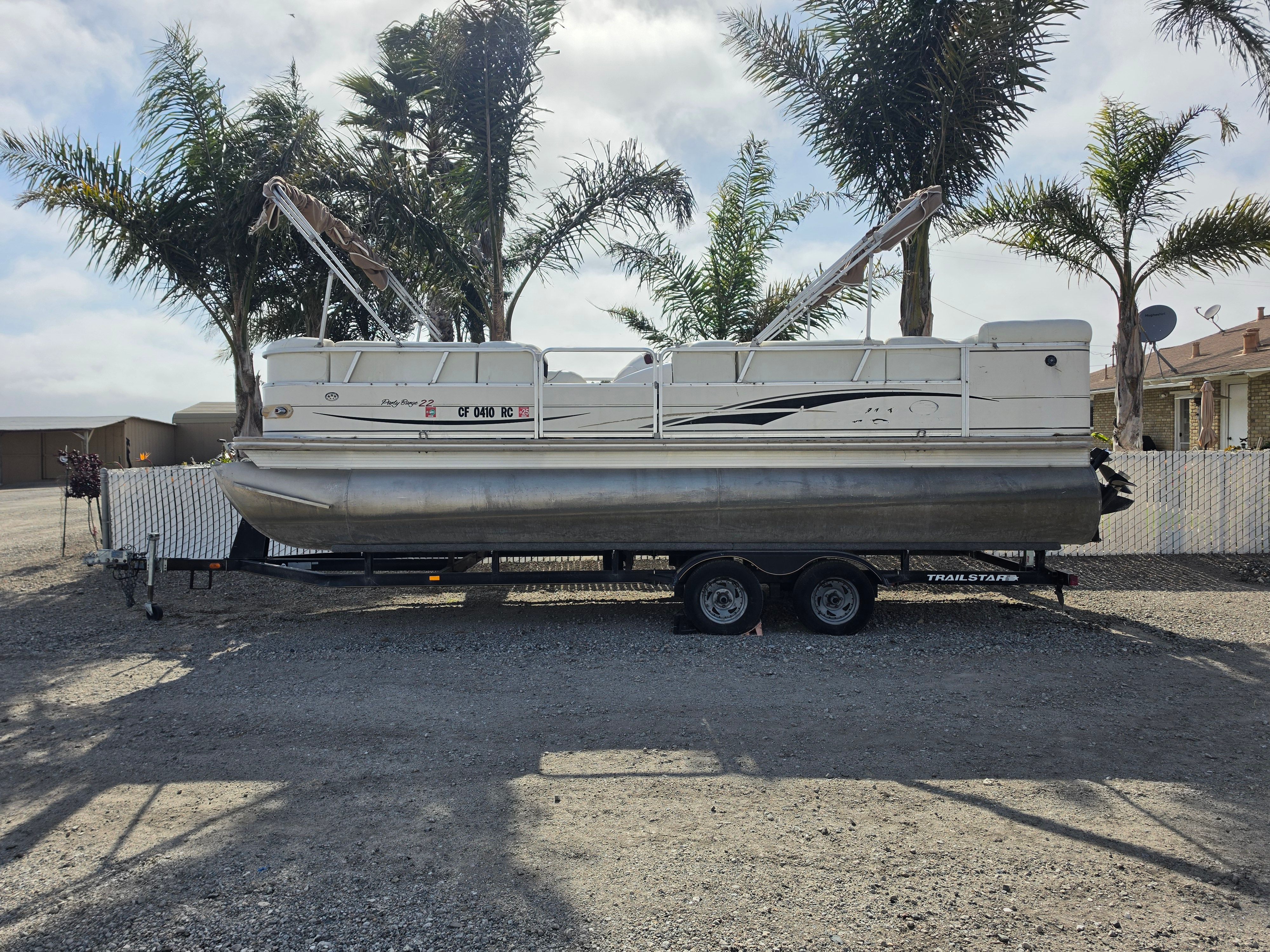 2004 Sun Tracker Party Barge 22 Regency Edition - 2