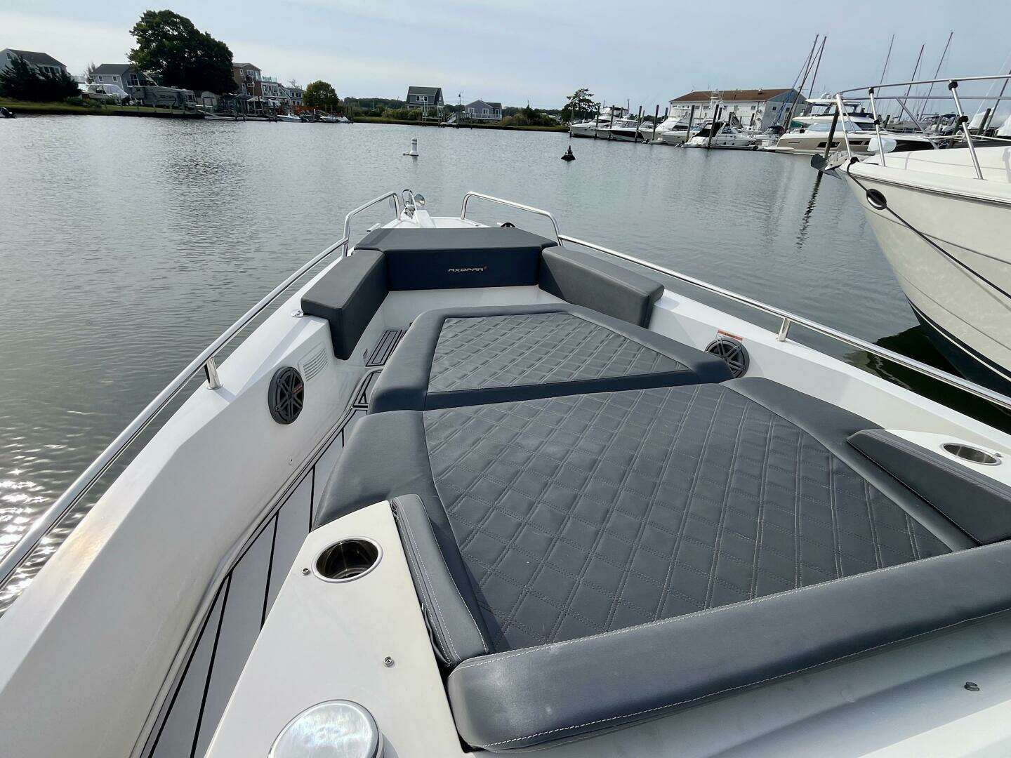 2018 Axopar 37 Sport Cabin R - Image 10