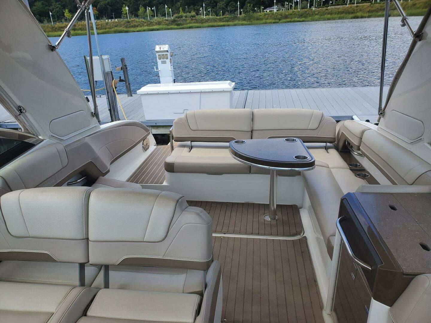 2015 Formula 330 Crossover Bowrider - Image 9
