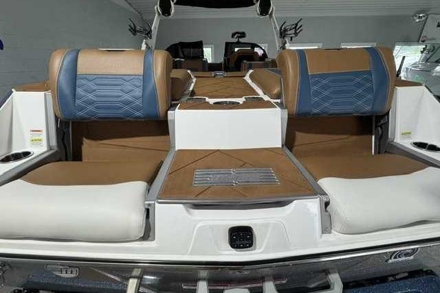 2023 Malibu Wakesetter 25 LSV interior with brown and blue seating, showcasing luxury design.