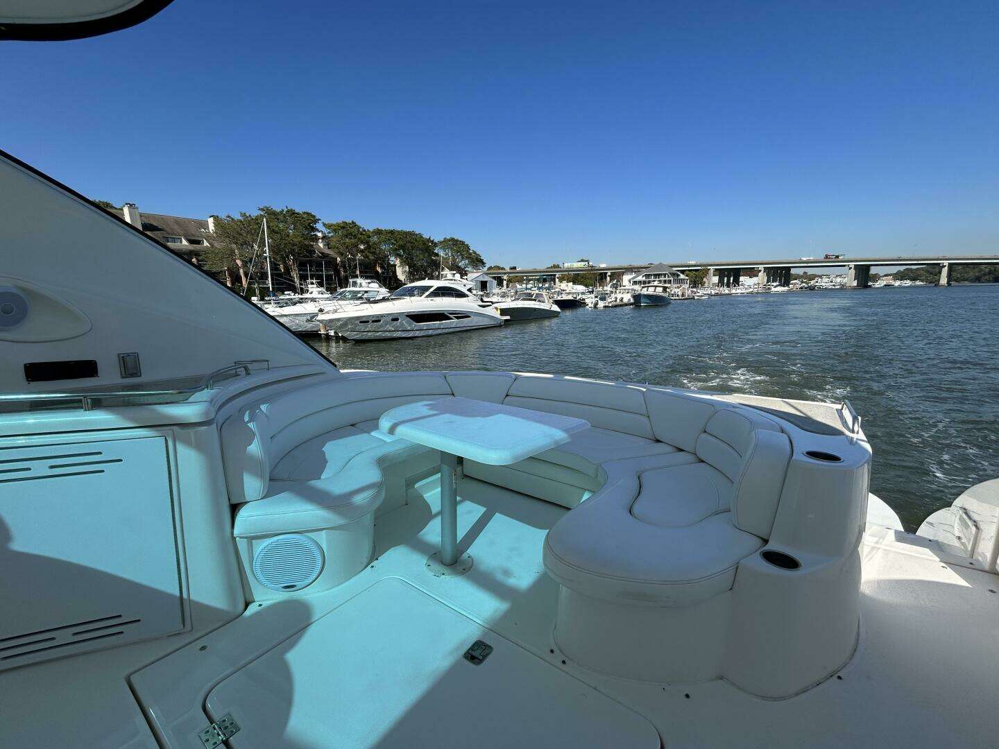 2003 Cruisers Yachts 540 Express - Image 8