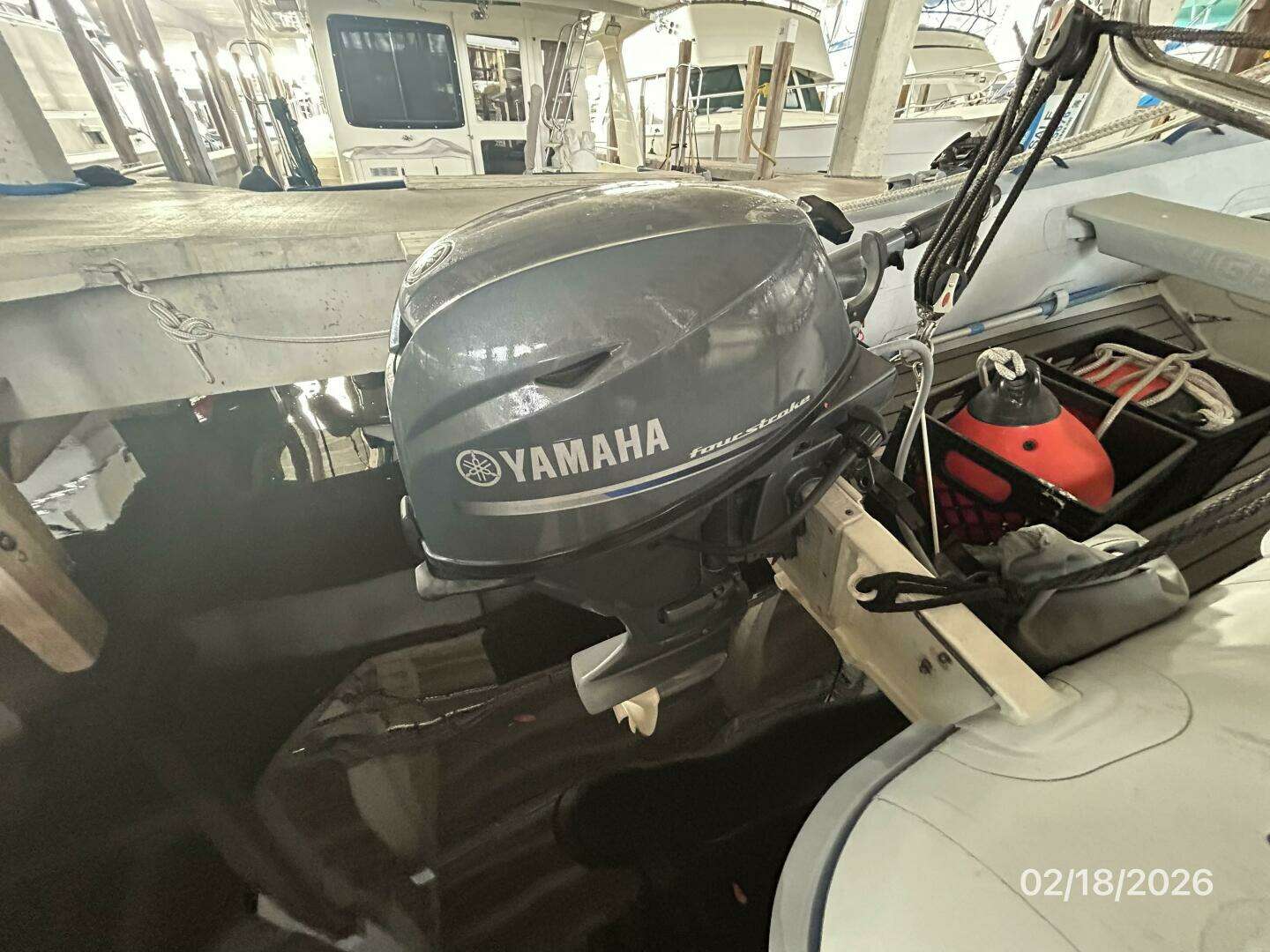 2004 Mainship 430 - Image 40