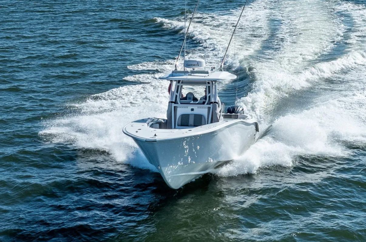 Cape Horn 32 XS 2021 cruising swiftly on open water.