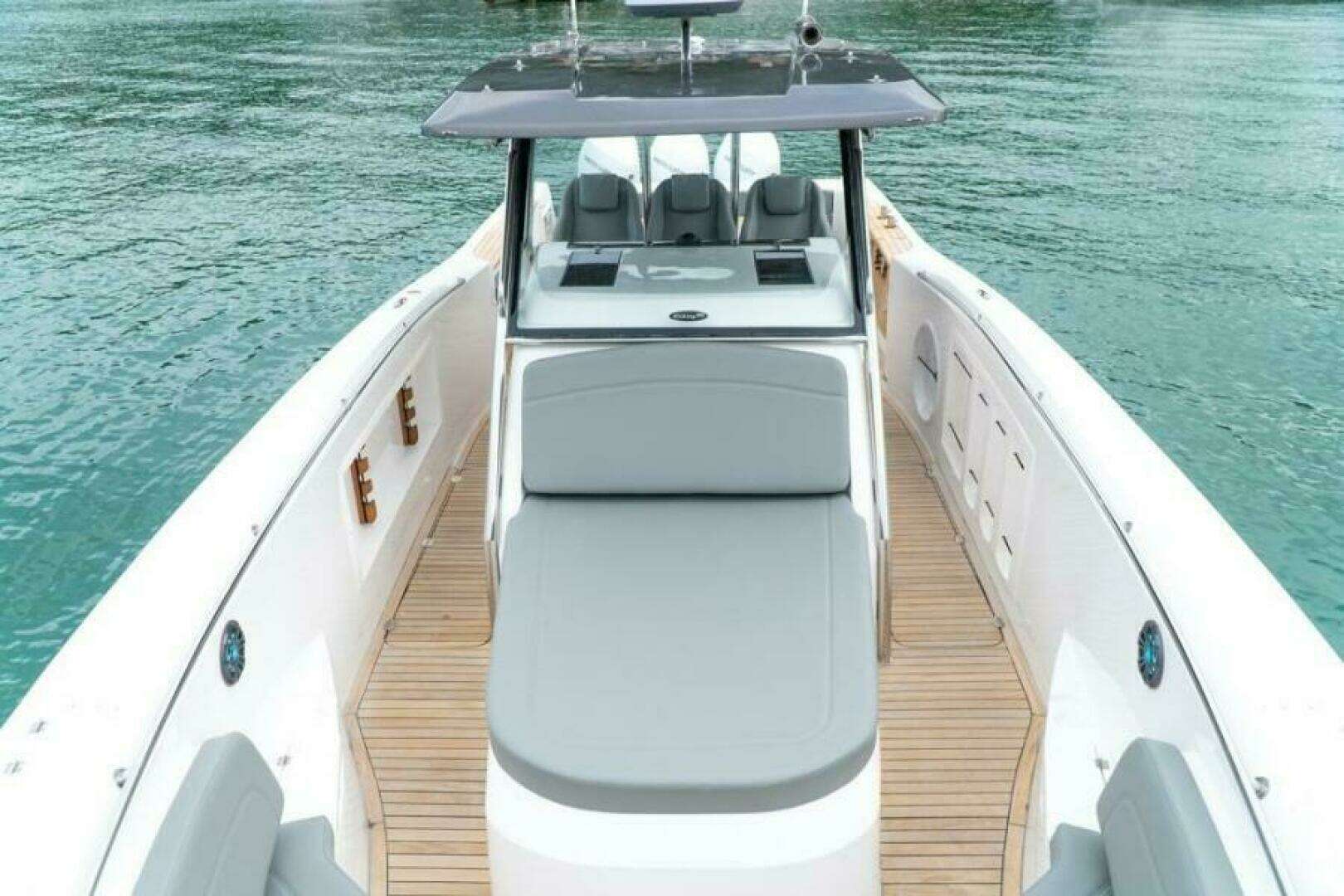 2025 Fishing Raptor 390 Solarium - Image 10
