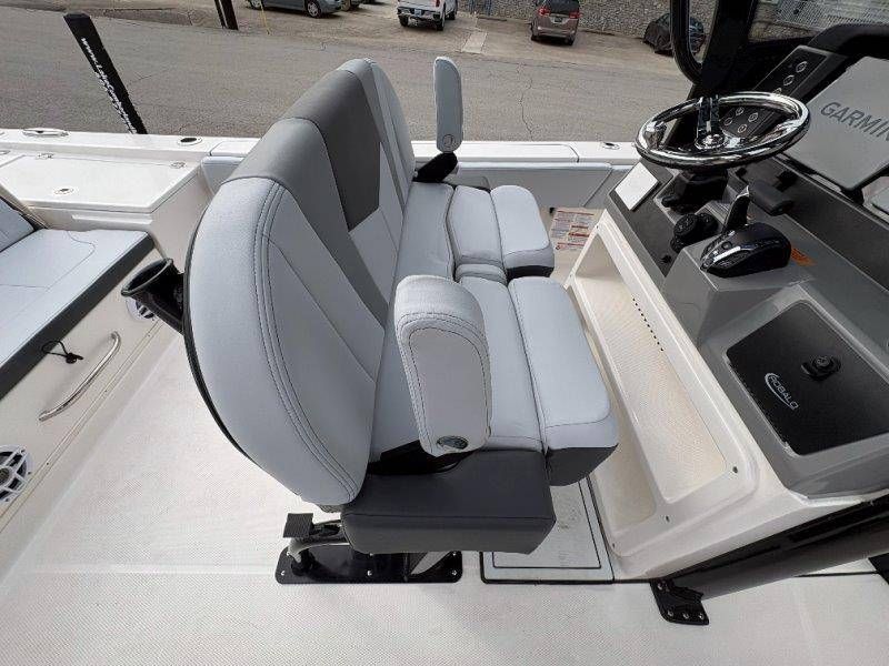 2026 Robalo 266 Cayman - 61