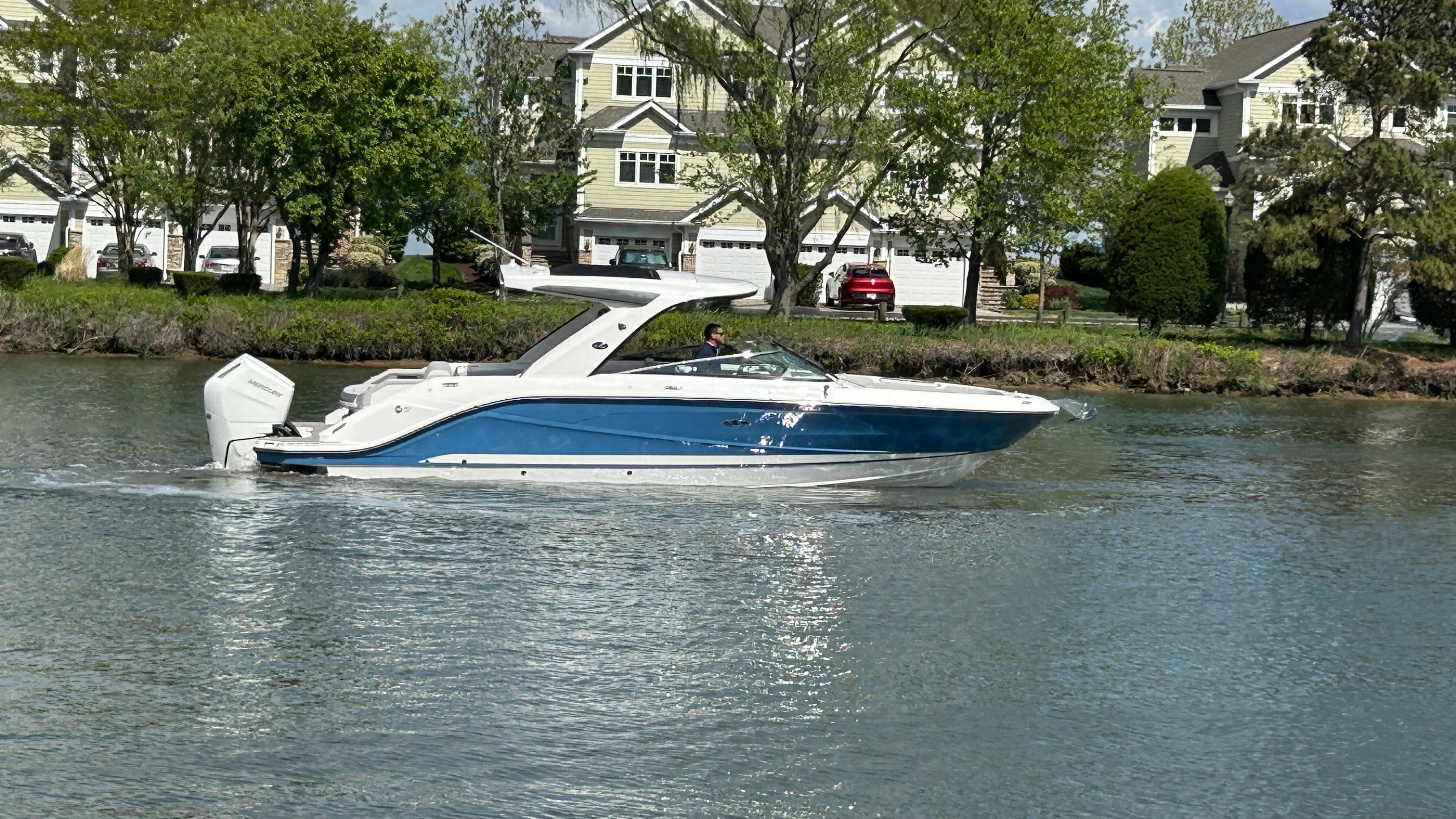 2026 Sea Ray SLX 310 Outboard