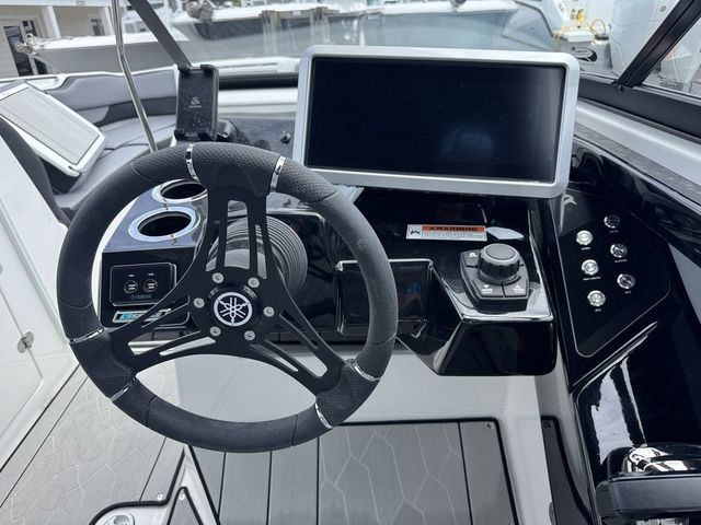 2026 Yamaha Boats 255XE - 19
