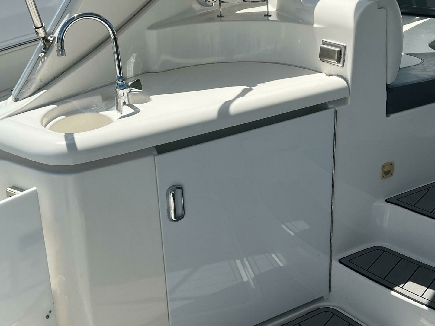 2007 Cruisers Yachts 340 Express - Image 11