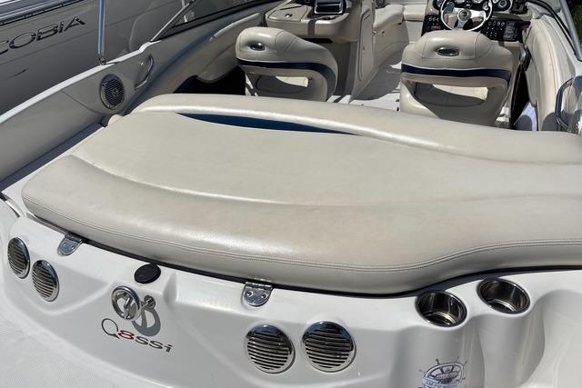 2012 Tahoe Q8 SSi boat interior with seating and dashboard view.