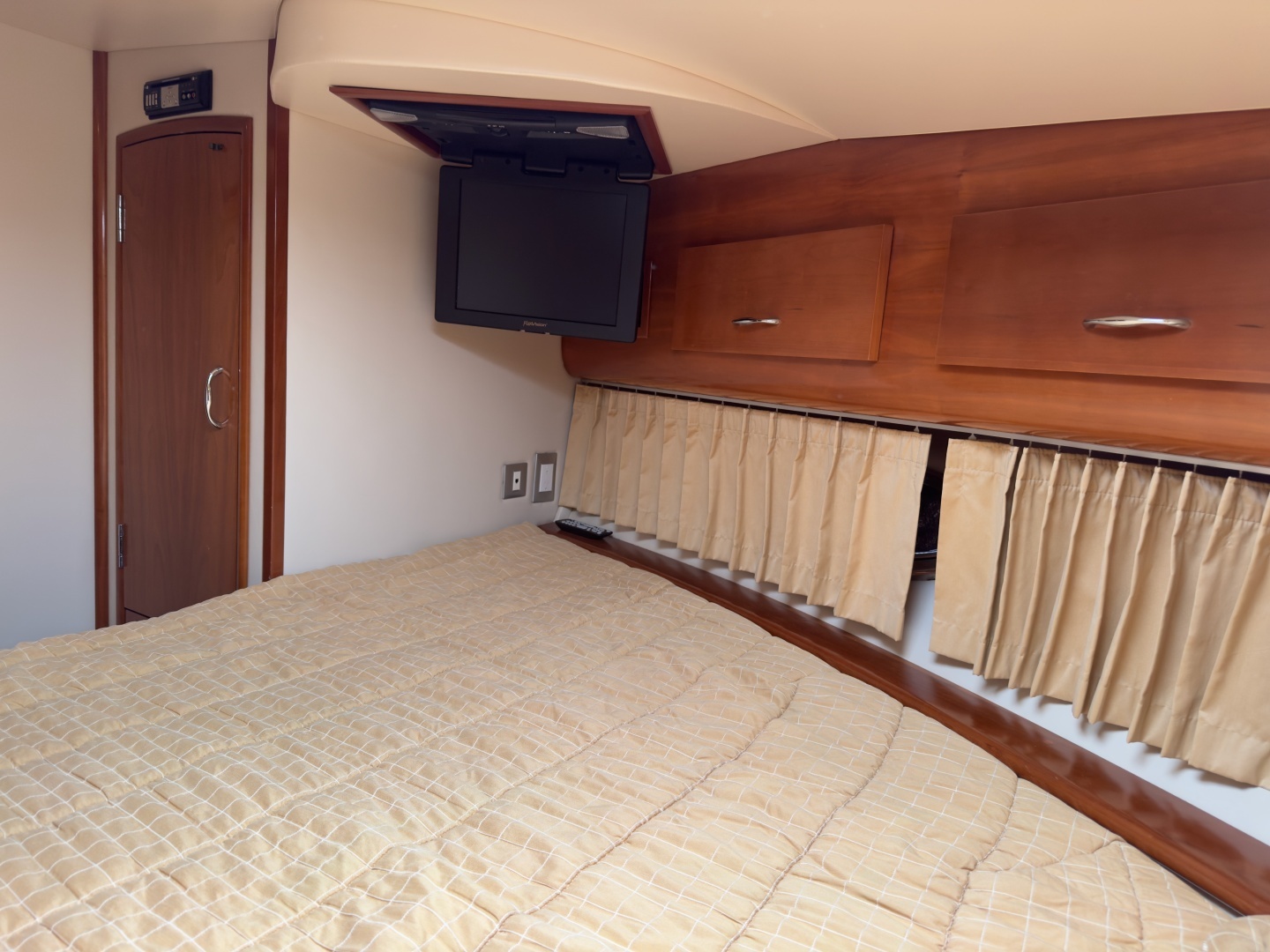 2006 Carver 44 CMY - Image 34