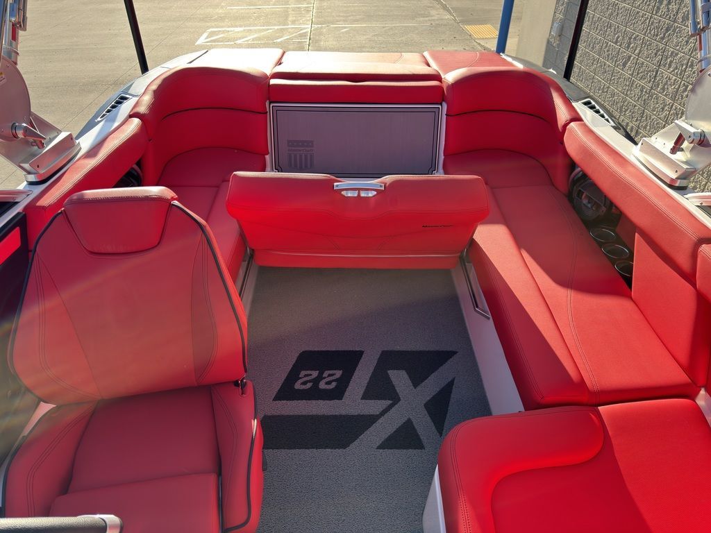 2019 MasterCraft XT22 - 49