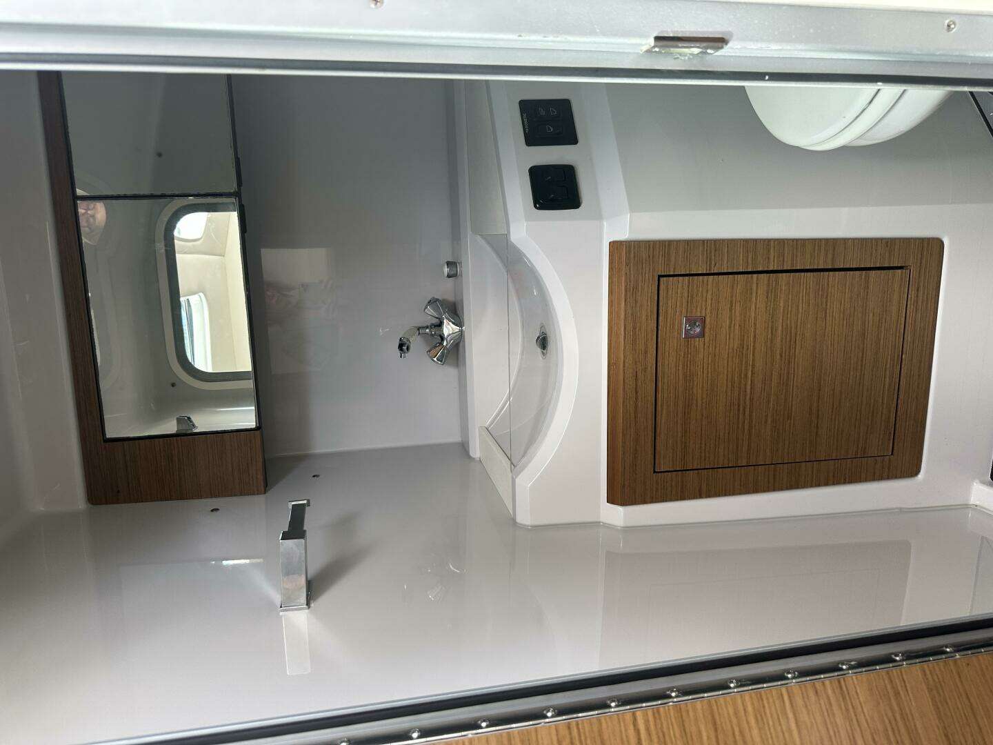 2019 Cruisers Yachts 338 Outboard - Image 34