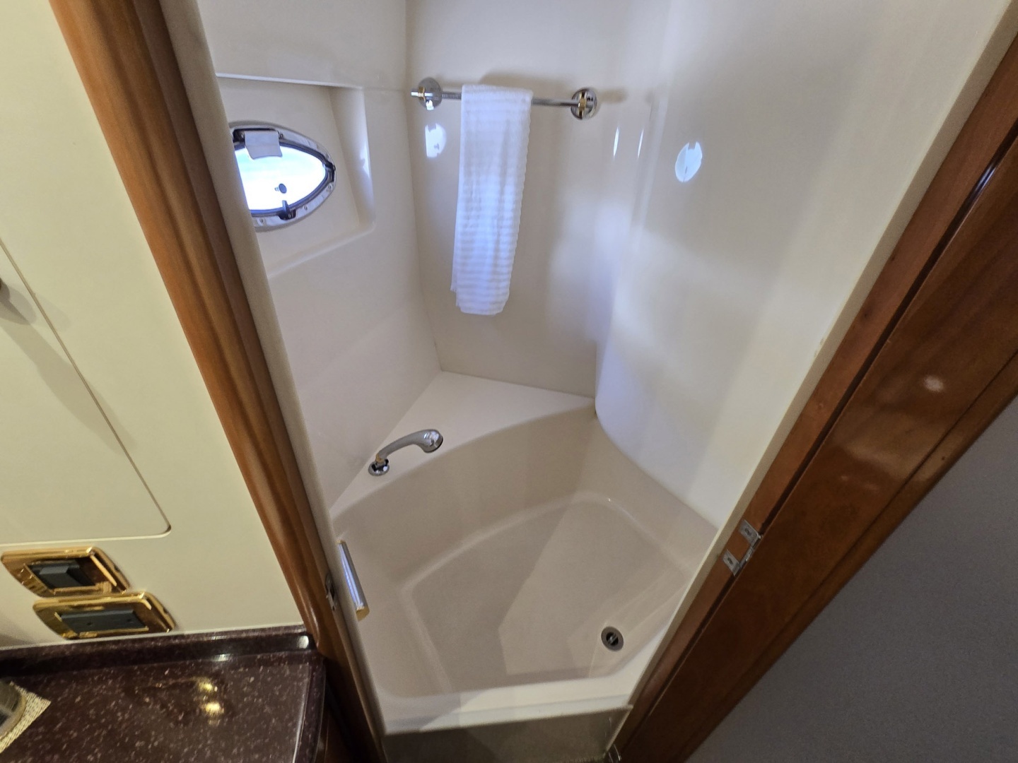 2001 Carver 570 Voyager Pilothouse - Image 34
