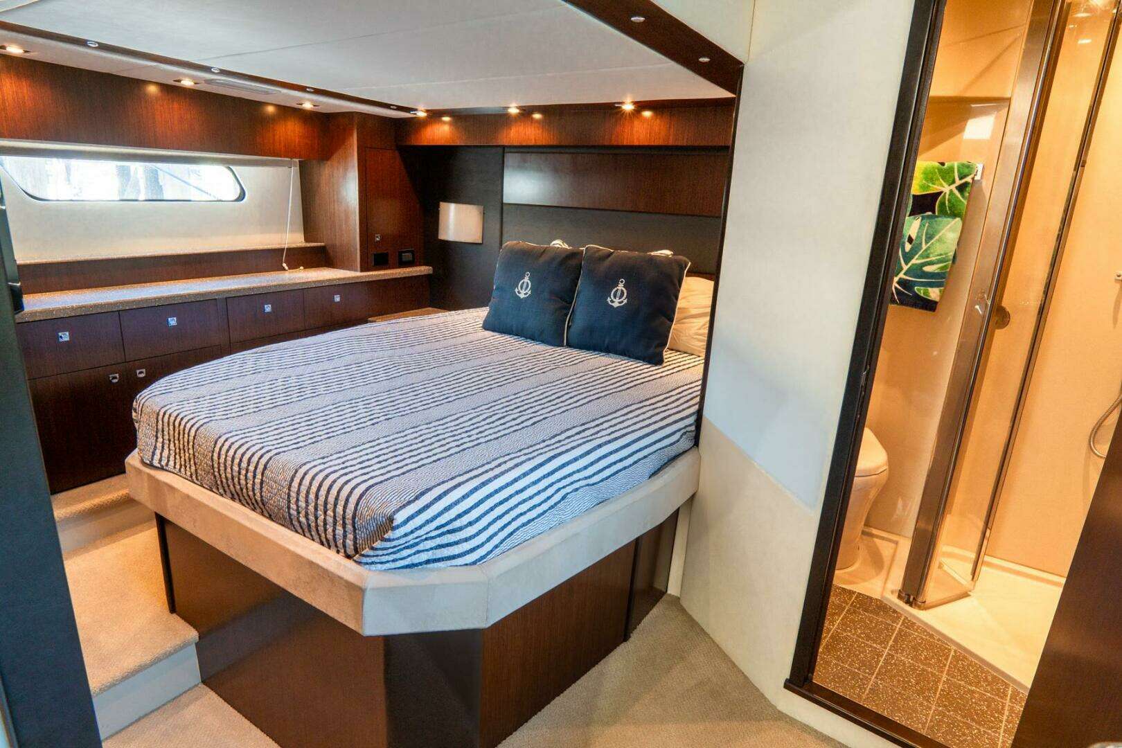 2013 Cruisers Yachts 48 Cantius - Image 29