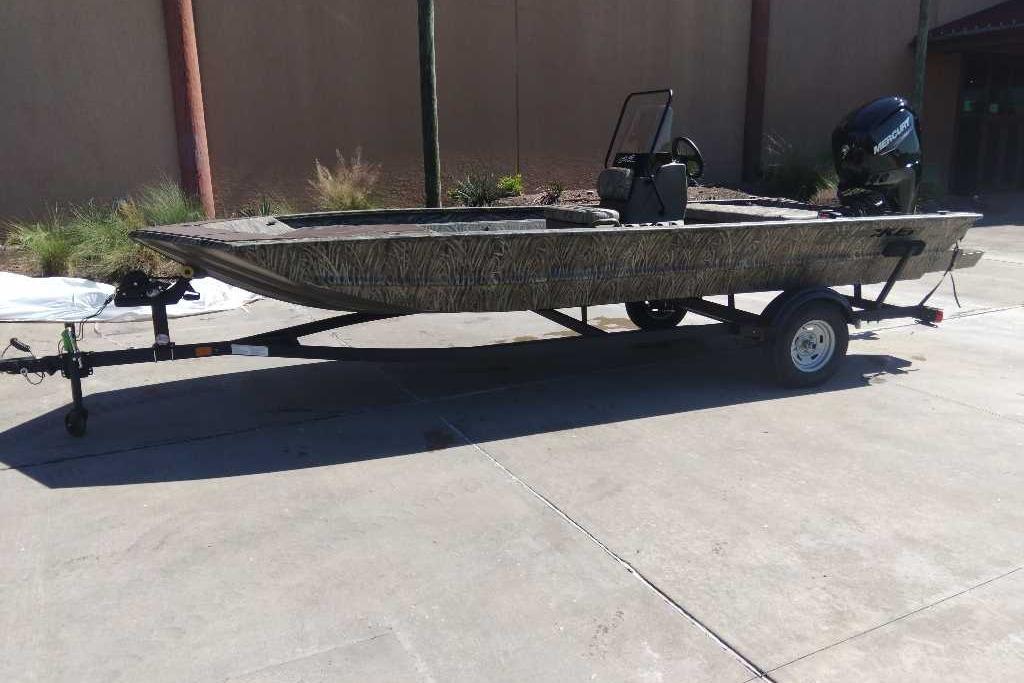 2026 Tracker Grizzly 1860 CC