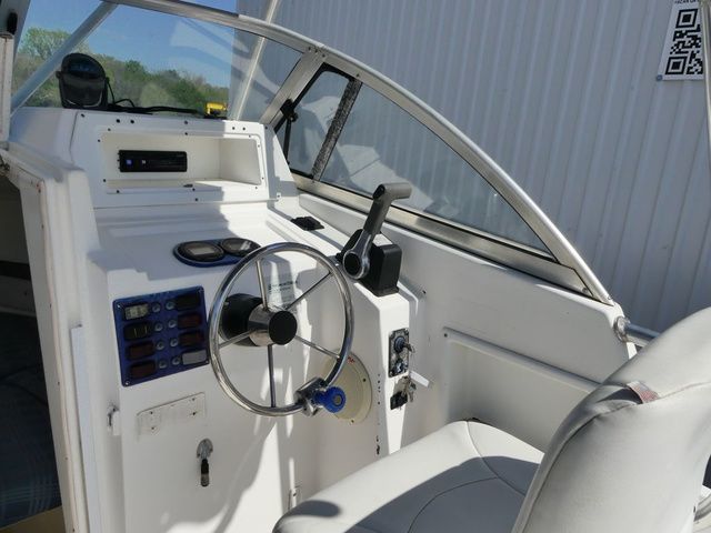 2001 Cobia 230 Walkaround - 19