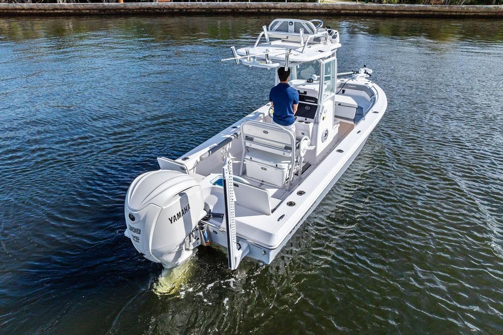 2023 Everglades 243 Center Console boat cruising on water, featuring Yamaha outboard engine.