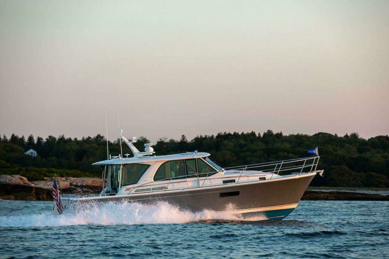 2027 Sabre 43 Salon Express - Image 2