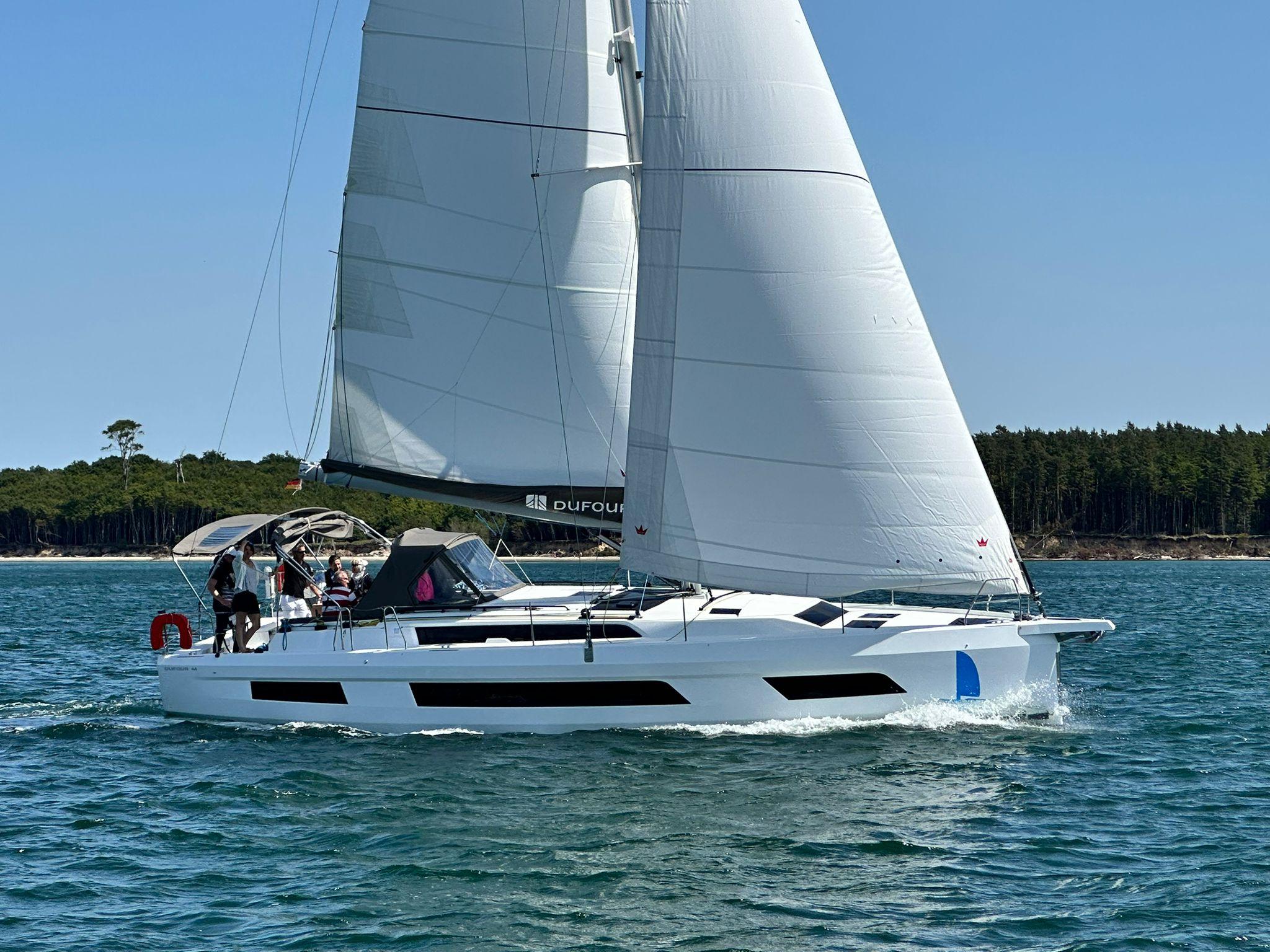 2025 Dufour 44