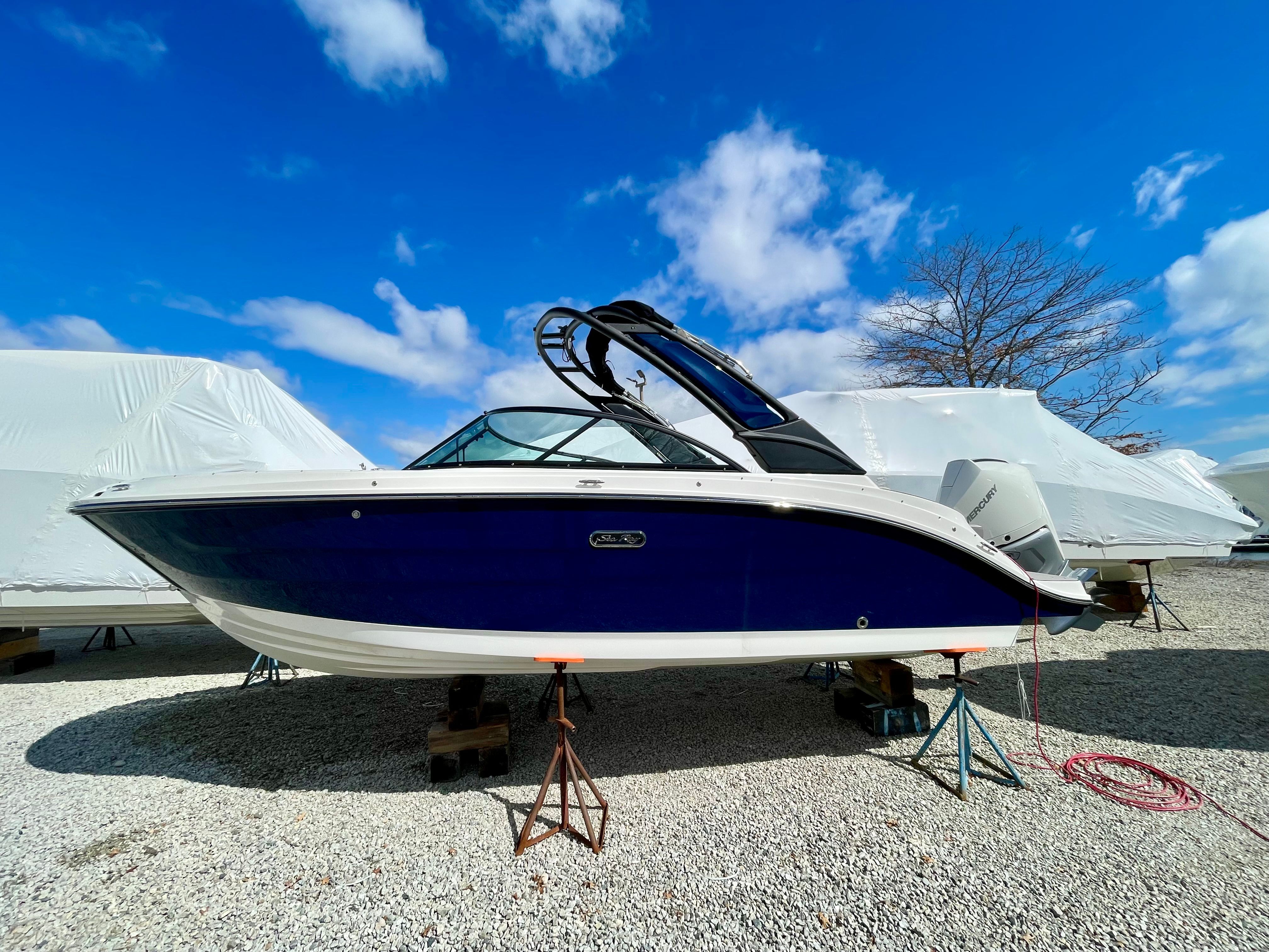 2026 Sea Ray SDX 230 Outboard