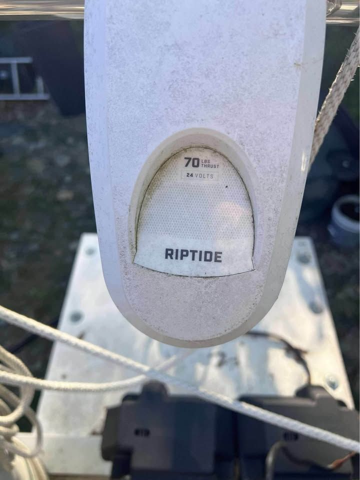 Riptide 70 lbs thrust motor on Playbuoy Tropic 2005 boat.