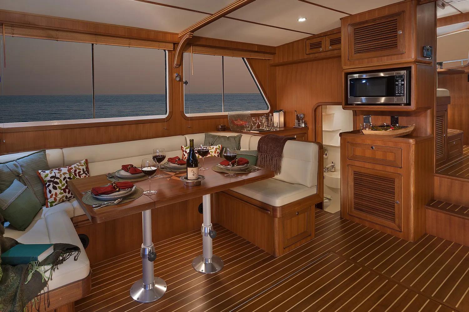 Salon & Galley