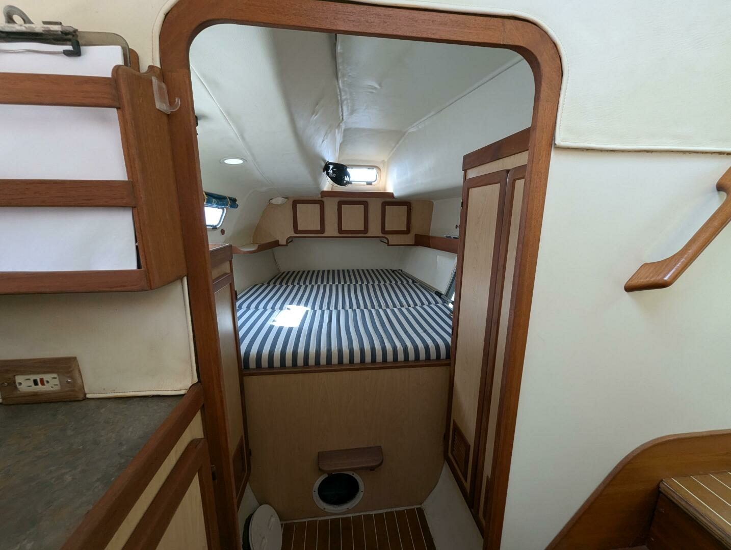 1998 Shuttleworth Ocean Cheetah 37 Custom - Image 33