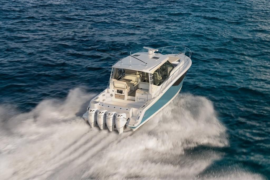 2023-Boston-Whaler-405-Conquest-MarineMax