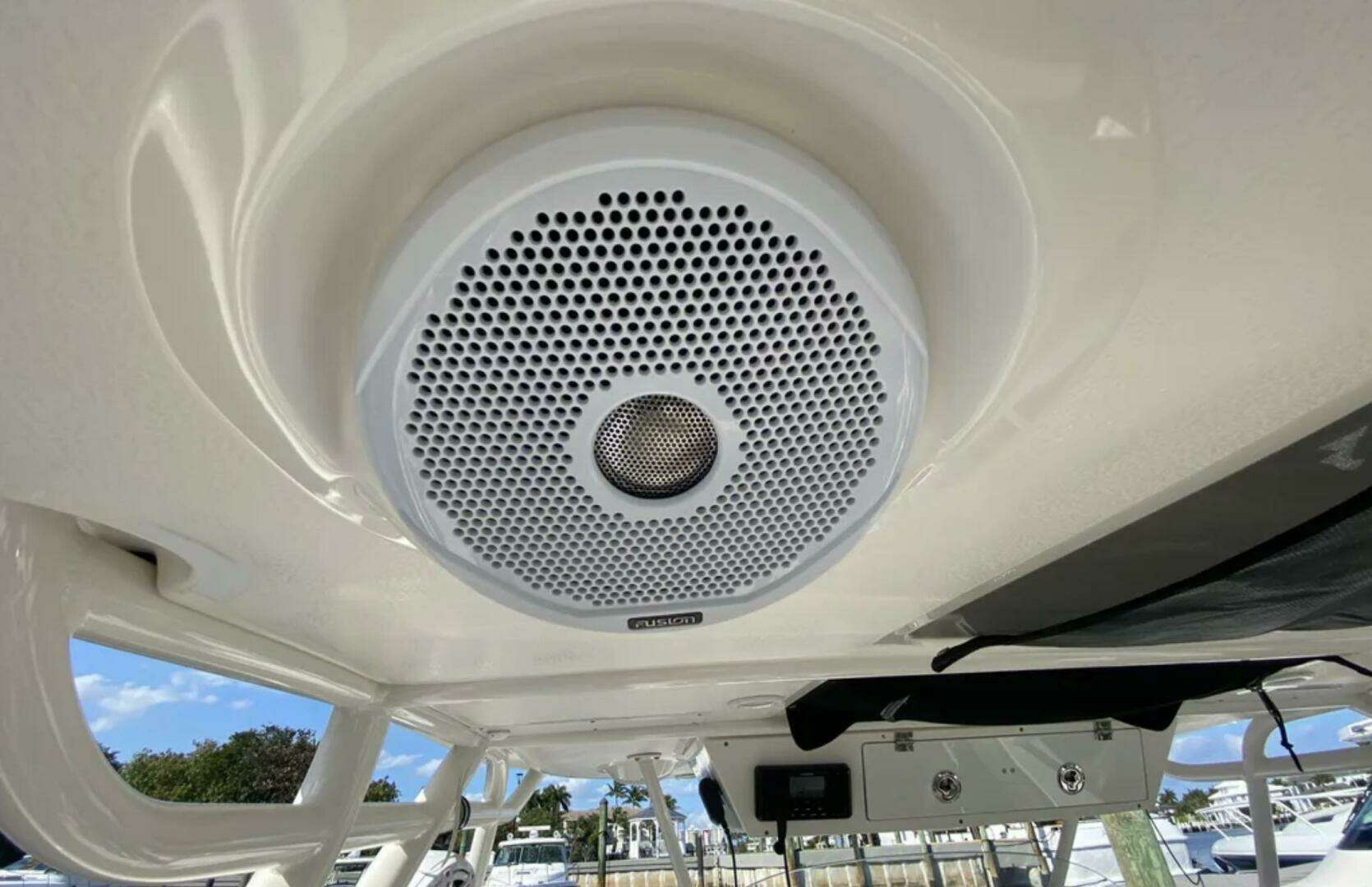 2015 Pursuit Sport - Image 15