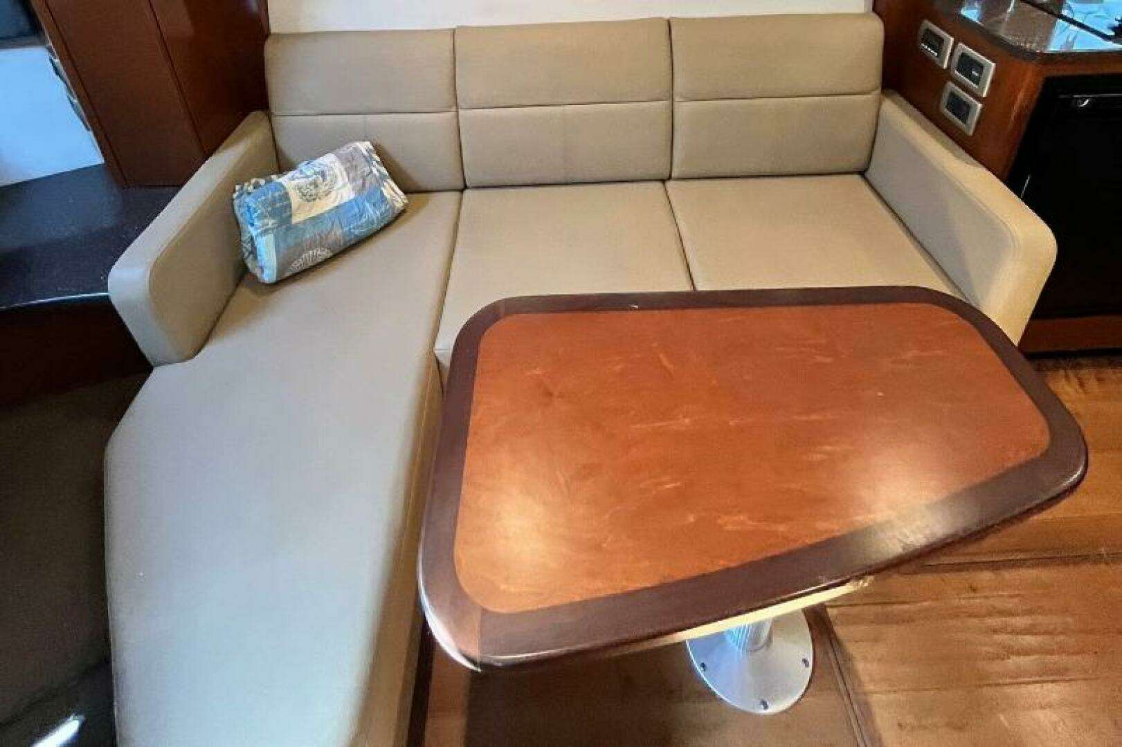 2014 Sea Ray Sundancer 350 - Image 18