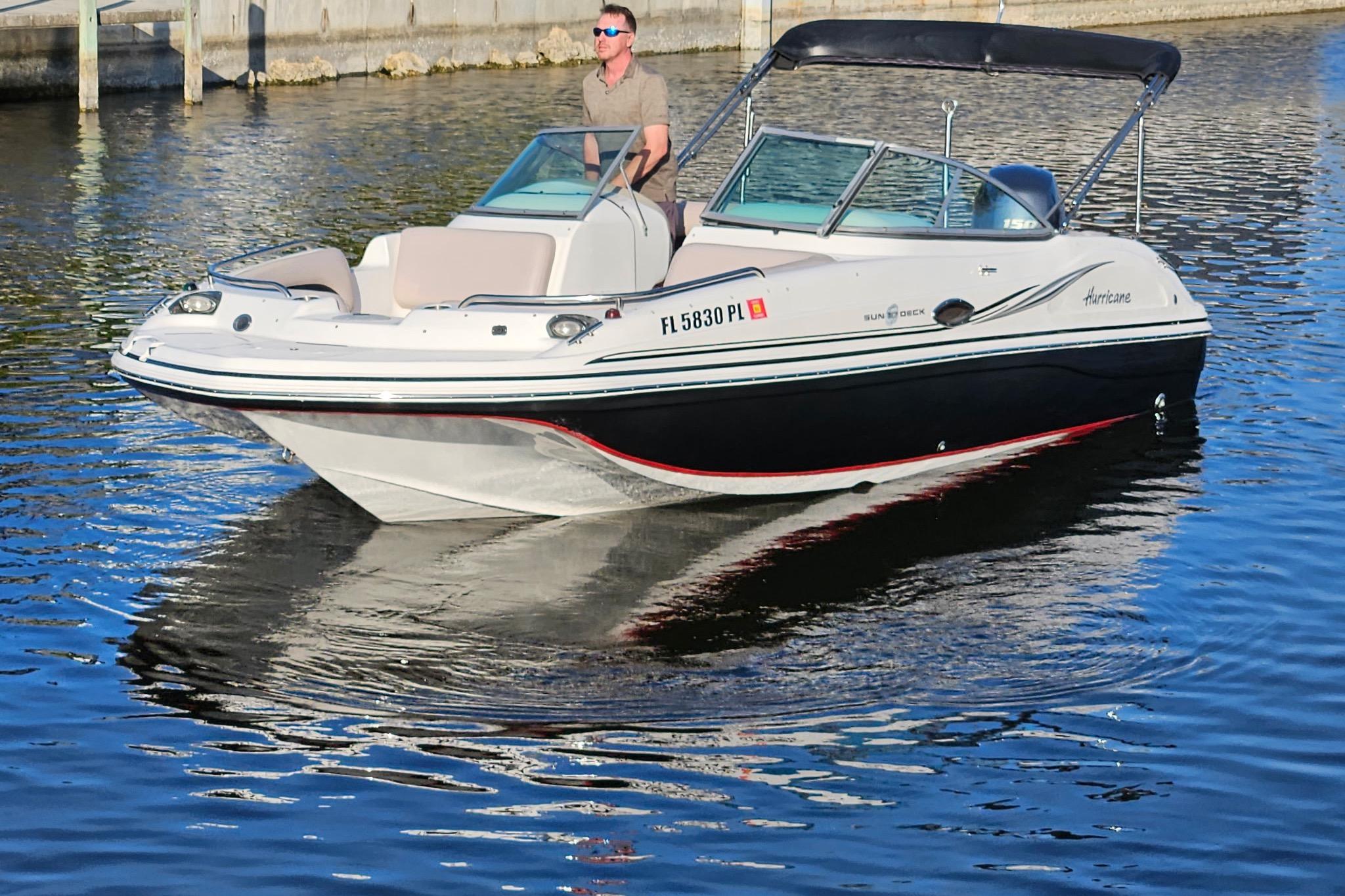 2013 Hurricane SunDeck 217 OB