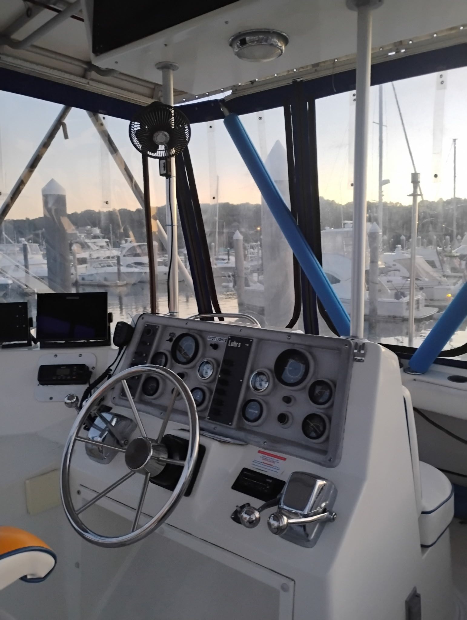 1988 Luhrs Crusier